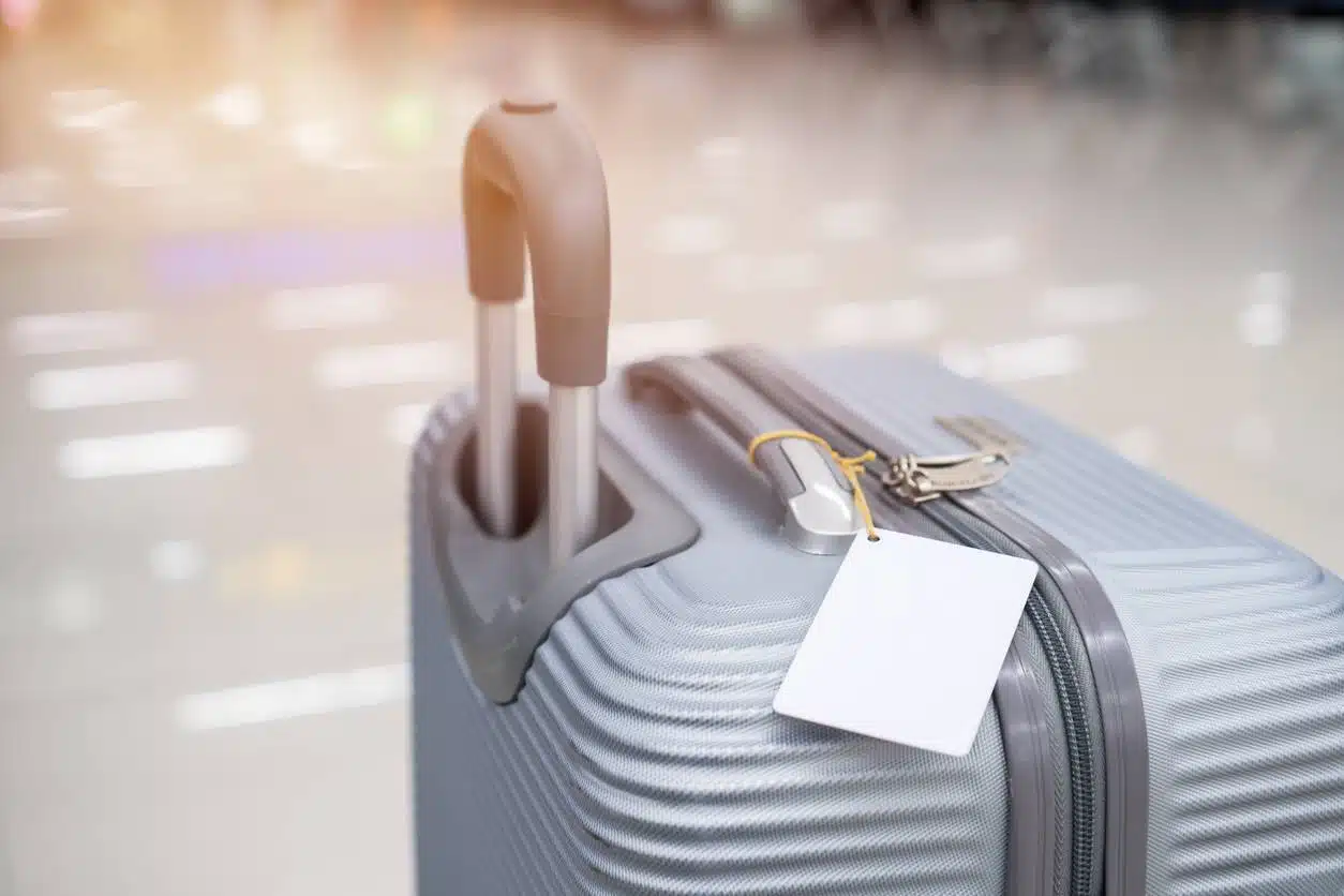 étiquette bagage valise voyage séjour vacances accessoires sac indispensable voyager