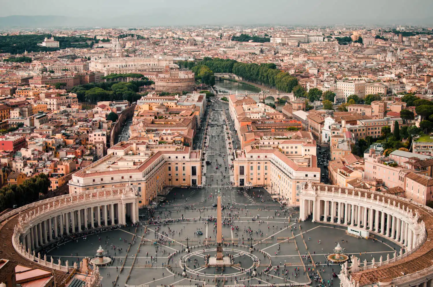 Exploration du Vatican le plus petit pays du monde sous la loupe 