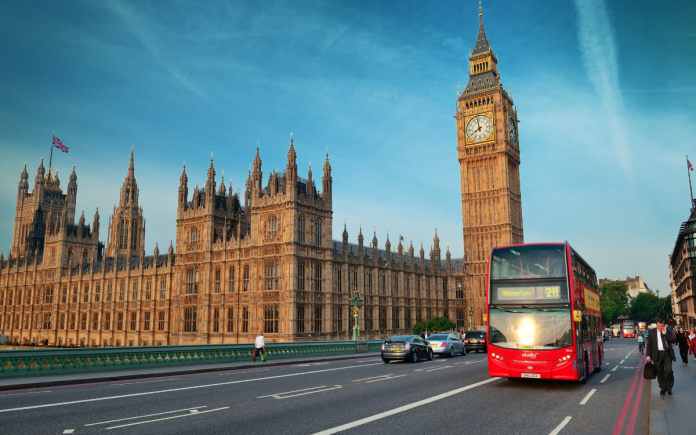 Un bus londonien devant Big Ben